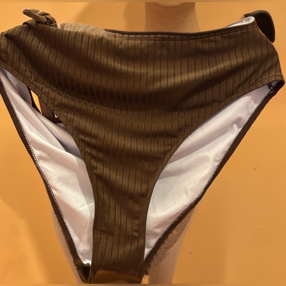 Gorgeous 2 Piece Swimsuit. Brown/Tan. Super Flattering & Comfortable. Size 3X. - Picture 7 of 7
